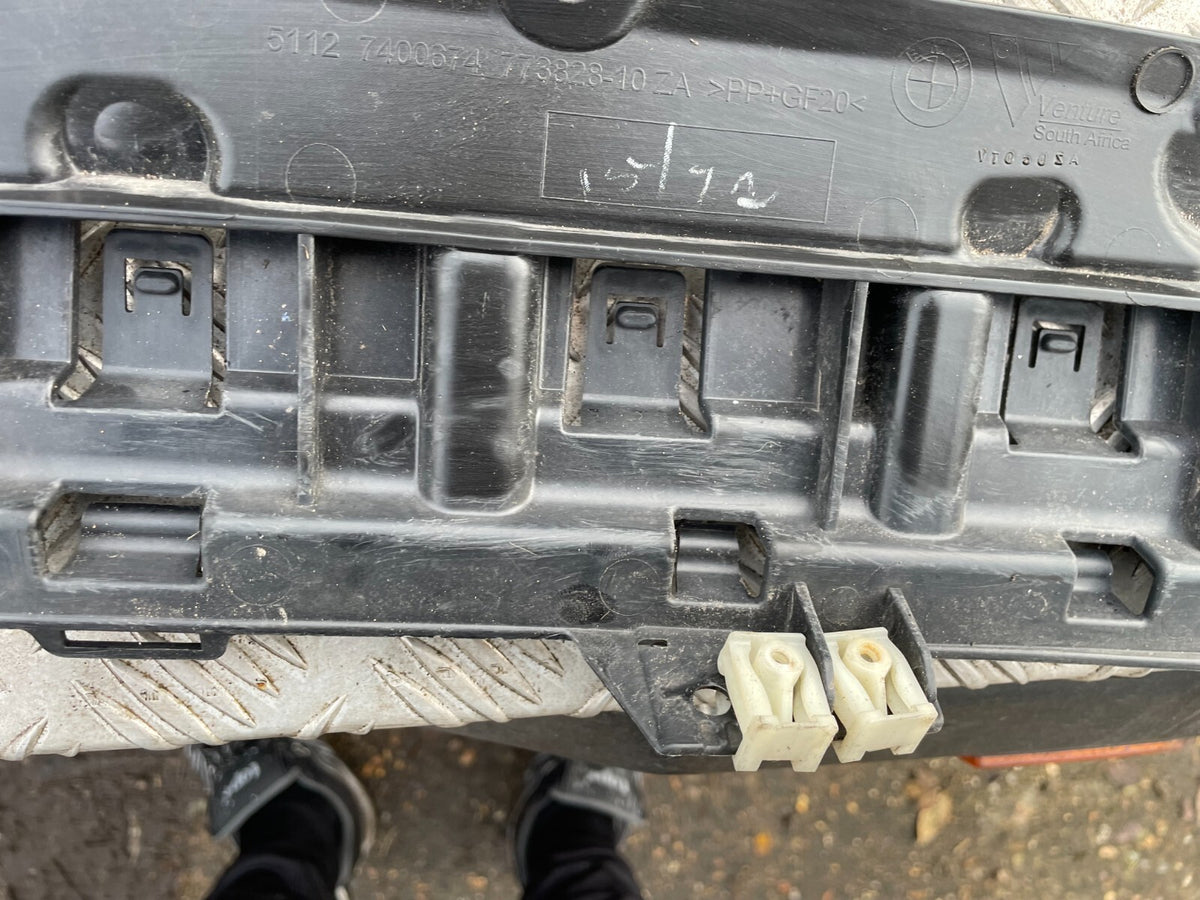 BMW X3 G01 Insert Panel Dudukan Bawah Support Tengah Bumper Belakang 7400674