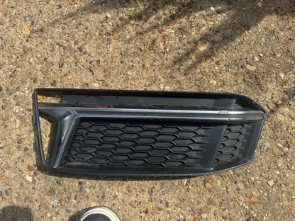 AUDI A4 B9 FRONT FOG LIGHT GRILLE GENUINE 8W0 807 681 F LH