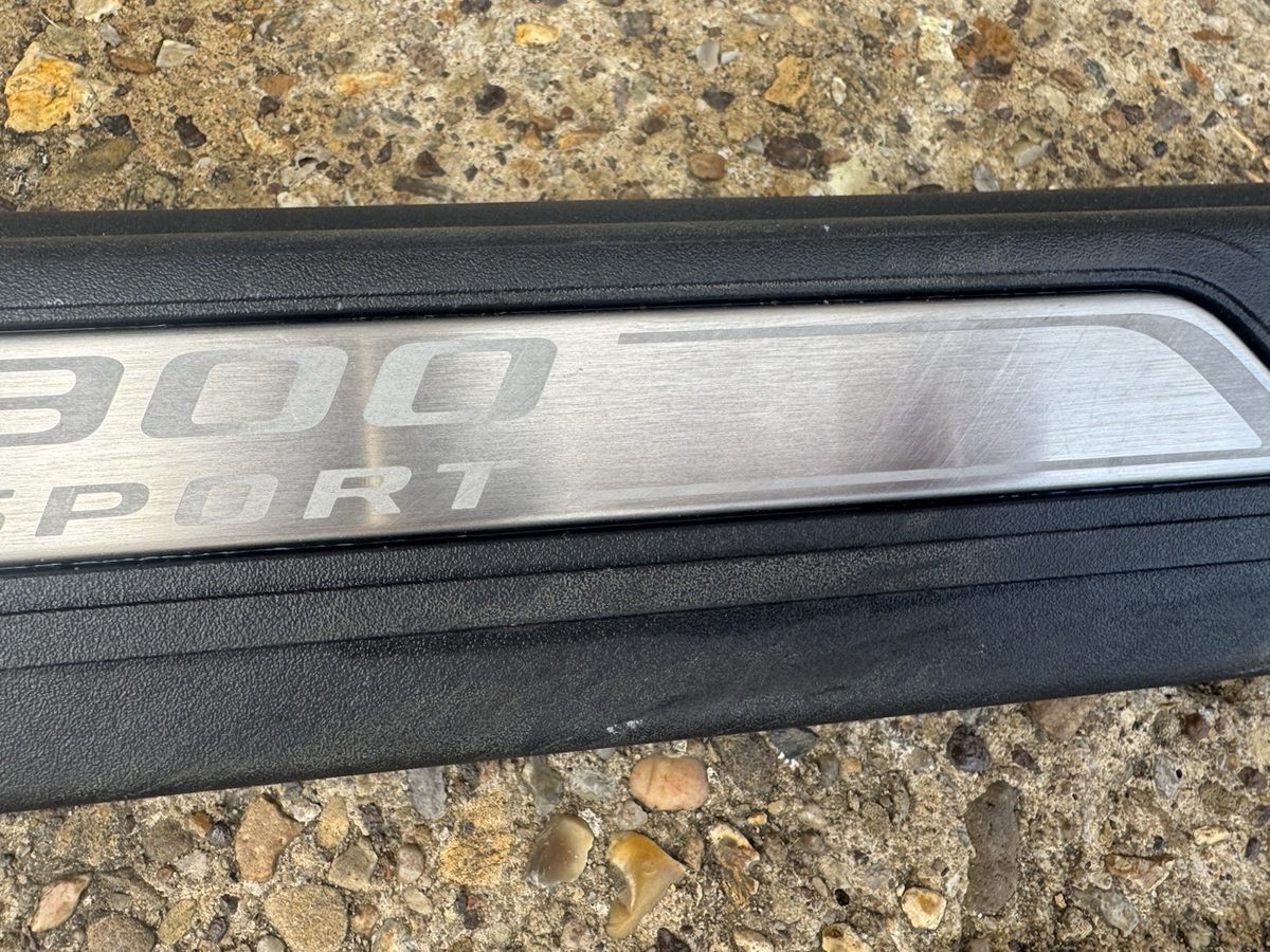JAGUAR XE X760 DOOR SILL TRIM COVER RIGHT DRIVER SIDE 2016 GX73-13200-D