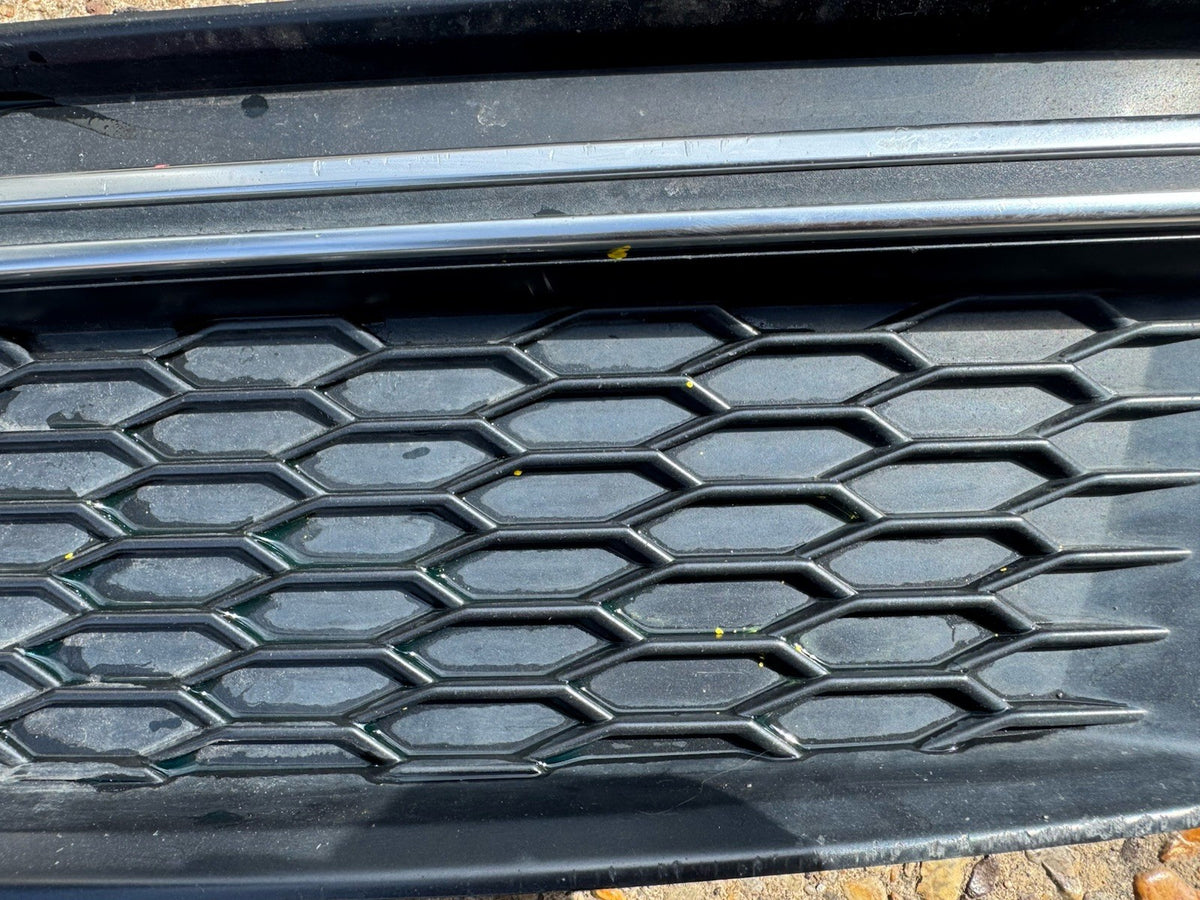 AUDI A4 B9 FRONT FOG LIGHT GRILLE GENUINE 8W0 807 681 F LH
