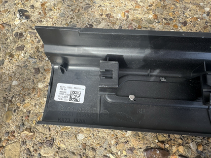 JAGUAR XE X760 DOOR SILL TRIM COVER RIGHT DRIVER SIDE 2016 GX73-13200-D