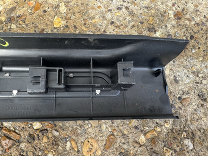 JAGUAR XE X760 DOOR SILL TRIM COVER RIGHT DRIVER SIDE 2016 GX73-13200-D
