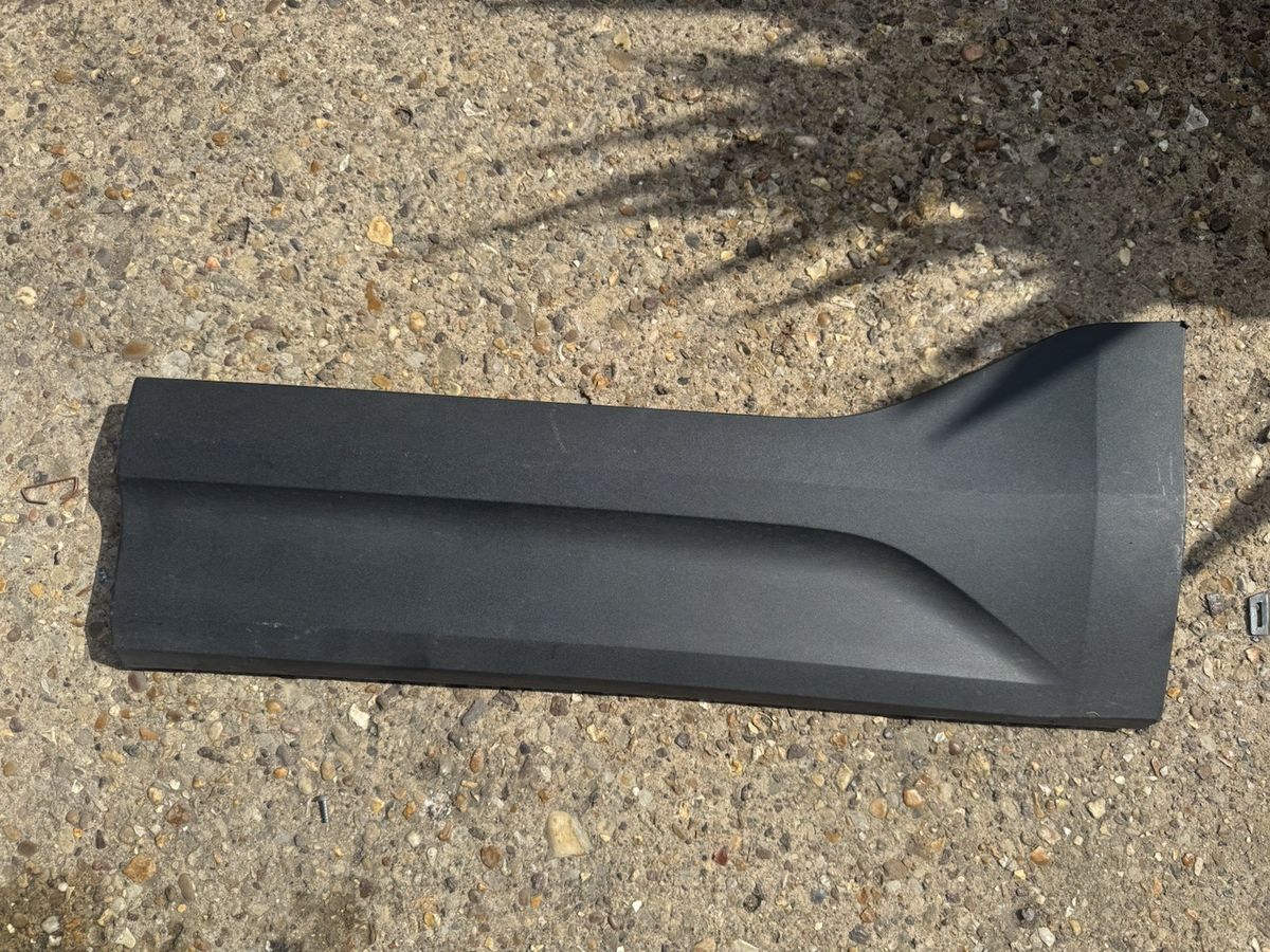 VOLVO XC40 LOWER DOOR MOULDING 2024 P/S REAR B3 PLUS MILD HYBRID 32409186