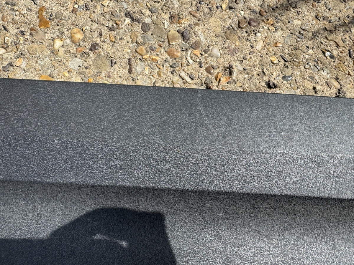 VOLVO XC40 LOWER DOOR MOULDING 2024 P/S REAR B3 PLUS MILD HYBRID 32409186