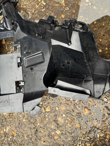 Range Rover Evoque Rear Bumper Right Bracket 2019 ON M8D2-17B930-A Genuine