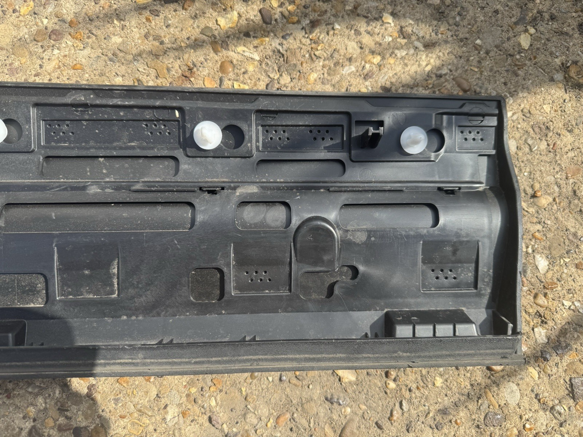 VOLVO XC40 LOWER DOOR MOULDING 2024 P/S REAR B3 PLUS MILD HYBRID 32409186