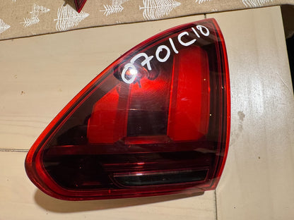 PEUGEOT 2008 MK1 ĐÈN HẬU TRONG PHÍA SAU BÊN PHẢI TRÊN CỐP 9814757280