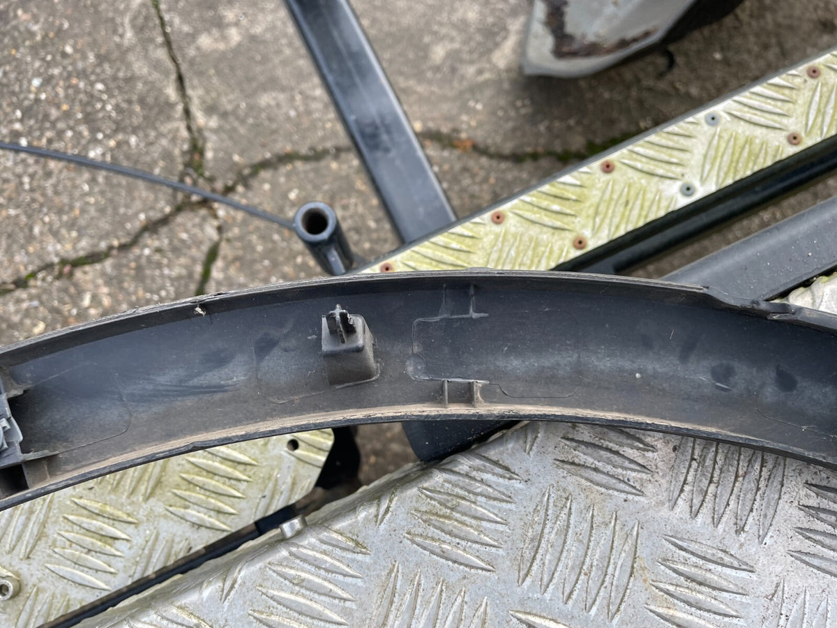 VOLKSWAGEN TIGUAN TRIMS ARCH RODA KIRI BELAKANG 5NA854819K