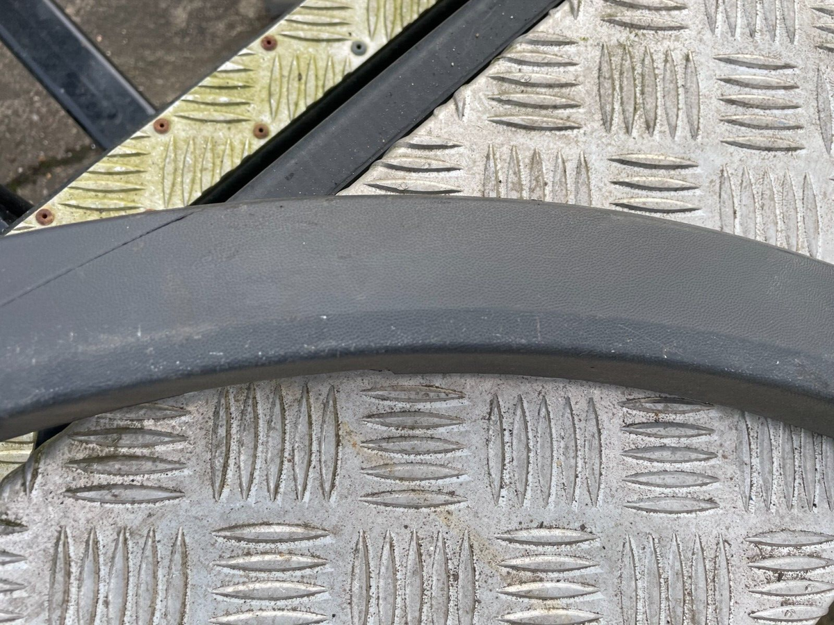 VOLKSWAGEN TIGUAN TRIMS ARCH RODA KIRI BELAKANG 5NA854819K