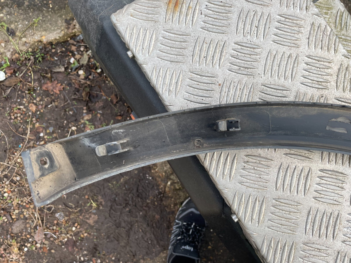 VOLKSWAGEN TIGUAN TRIMS ARCH RODA KIRI BELAKANG 5NA854819K