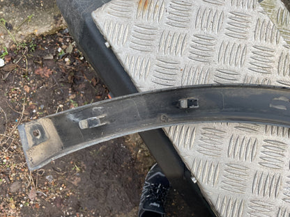 VOLKSWAGEN TIGUAN TRIMS ARCH RODA KIRI BELAKANG 5NA854819K