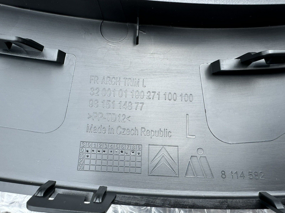 CITROËN C3 Bumper Arch Trim Front Left 9815114877 WITH PDC HOLE!