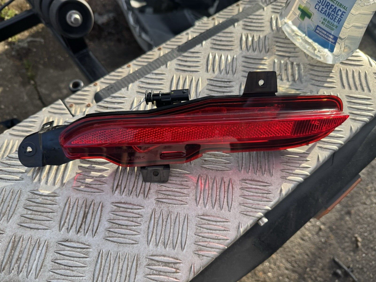 Land Rover Range Rover Velar 2020 Left rear fog light J8A215K273AE DAMAGED