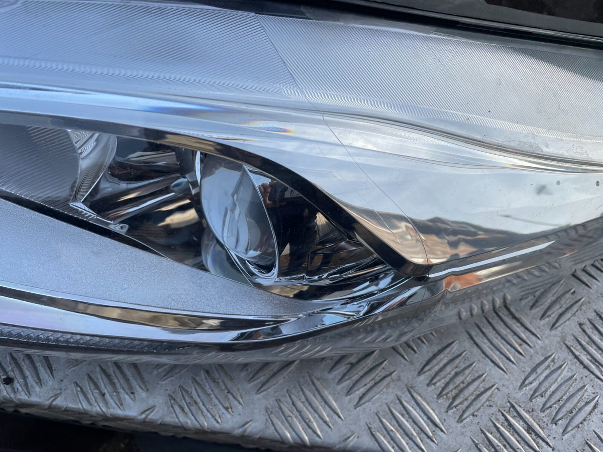 Ford Fiesta 左側頭燈 2013 至 2017 C1BB-13W030-DG 正廠 *有損壞*