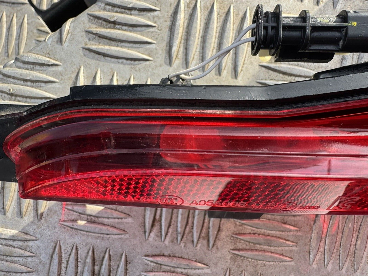 Land Rover Range Rover Velar 2020 Left rear fog light J8A215K273AE DAMAGED