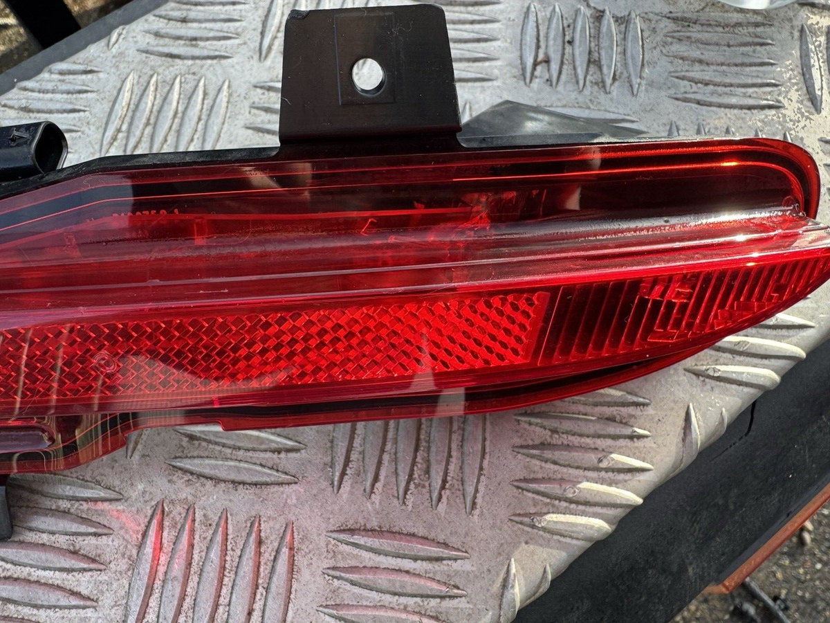 Land Rover Range Rover Velar 2020 Left rear fog light J8A215K273AE DAMAGED