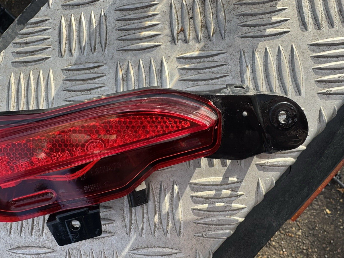 Land Rover Range Rover Velar 2023 rear bumper light RIGHT J8A215K272AF