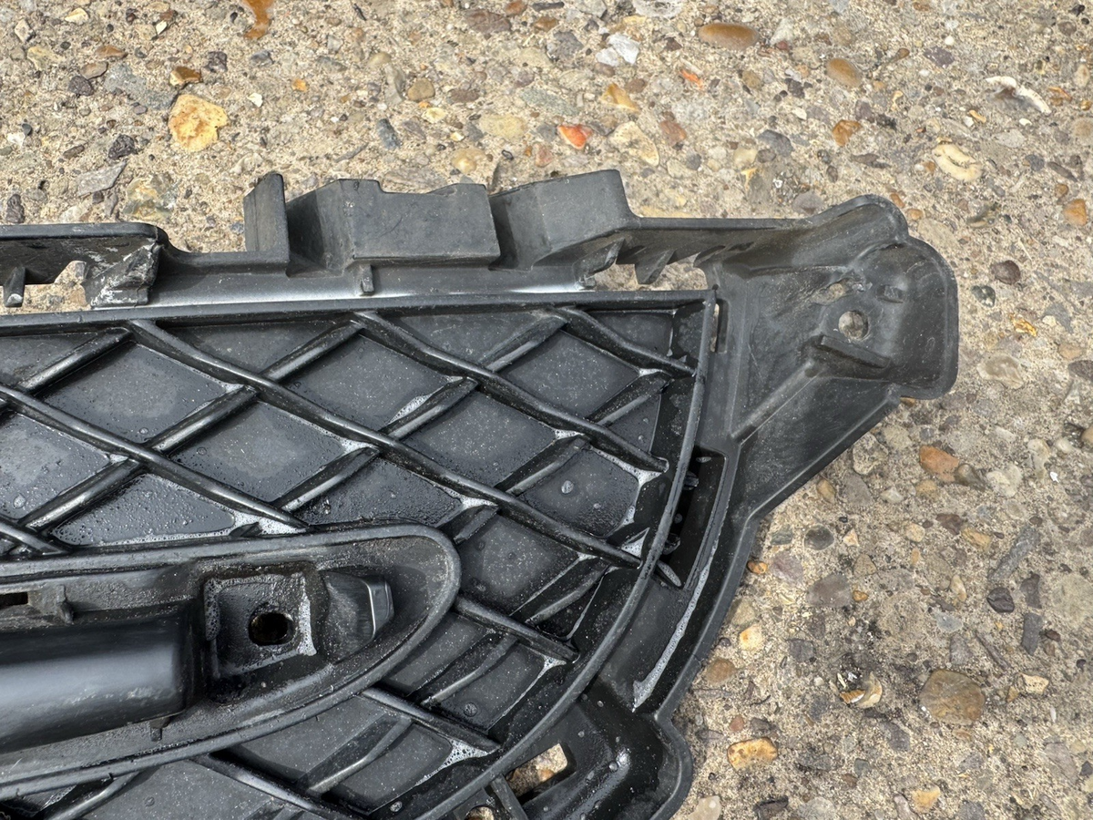 Jaguar XF X250 Facelift Front Bumper LEFT Grill  BLACK Trim CX2M-15K233-A