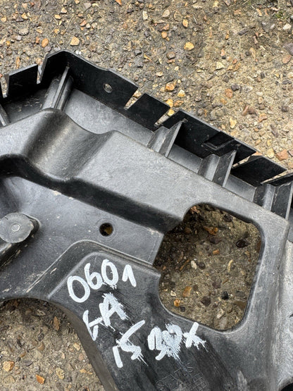 VOLVO C40 539 Galinis dešinysis bamperio kronšteinas 32227485 Elektra 300kw 2022 33060451