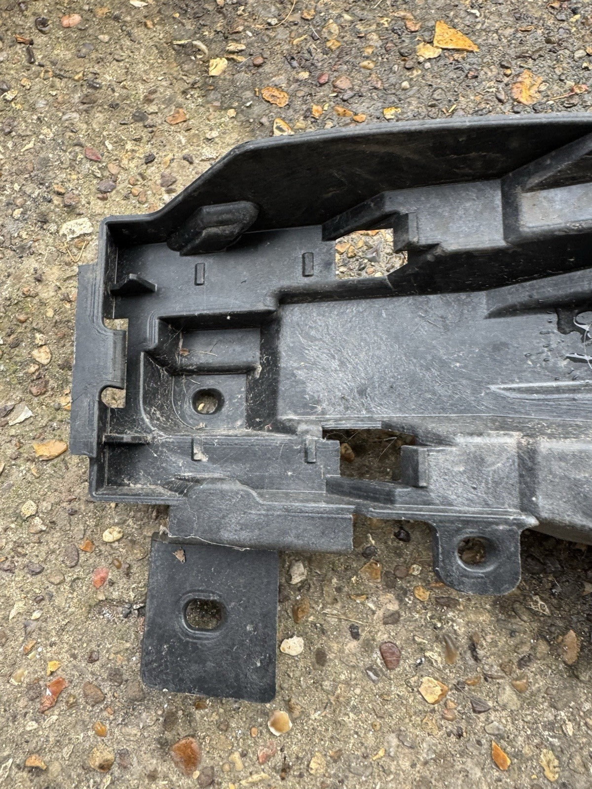 VOLVO C40 539 Galinis dešinysis bamperio kronšteinas 32227485 Elektra 300kw 2022 33060451