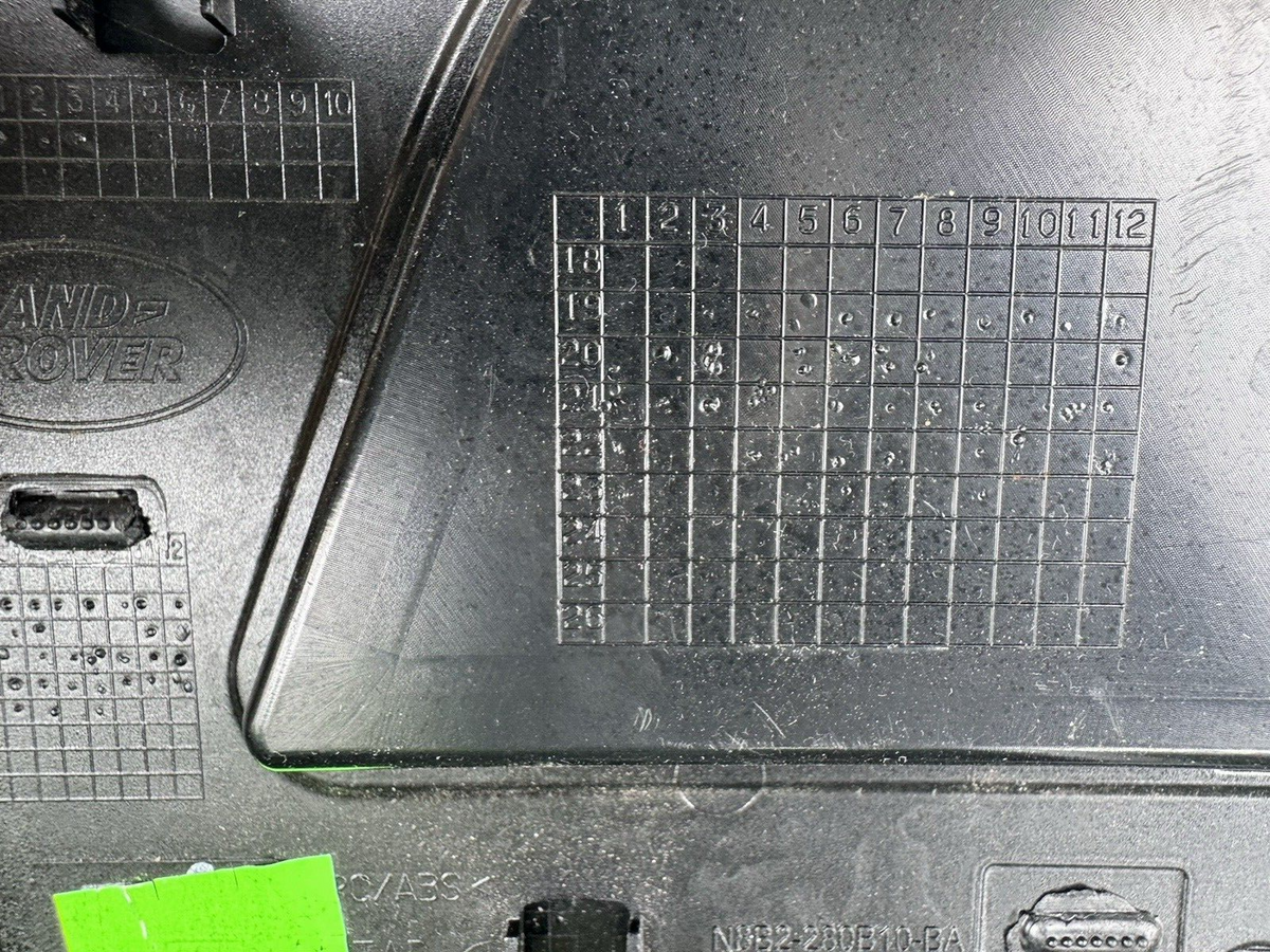 LAND ROVER DEFENDER L663 2020 ขึ้นไป ช่องลมแก้มหน้า ขวา L8B2-280B10