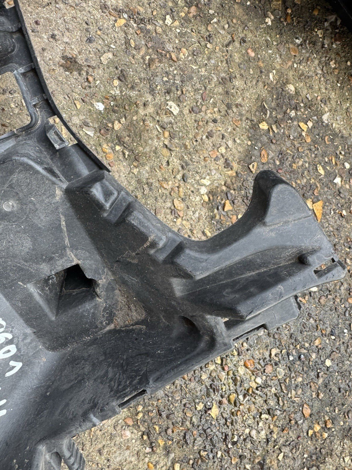 Volvo Dudukan nosel washer lampu depan Kanan 32227397 ORIGINAL