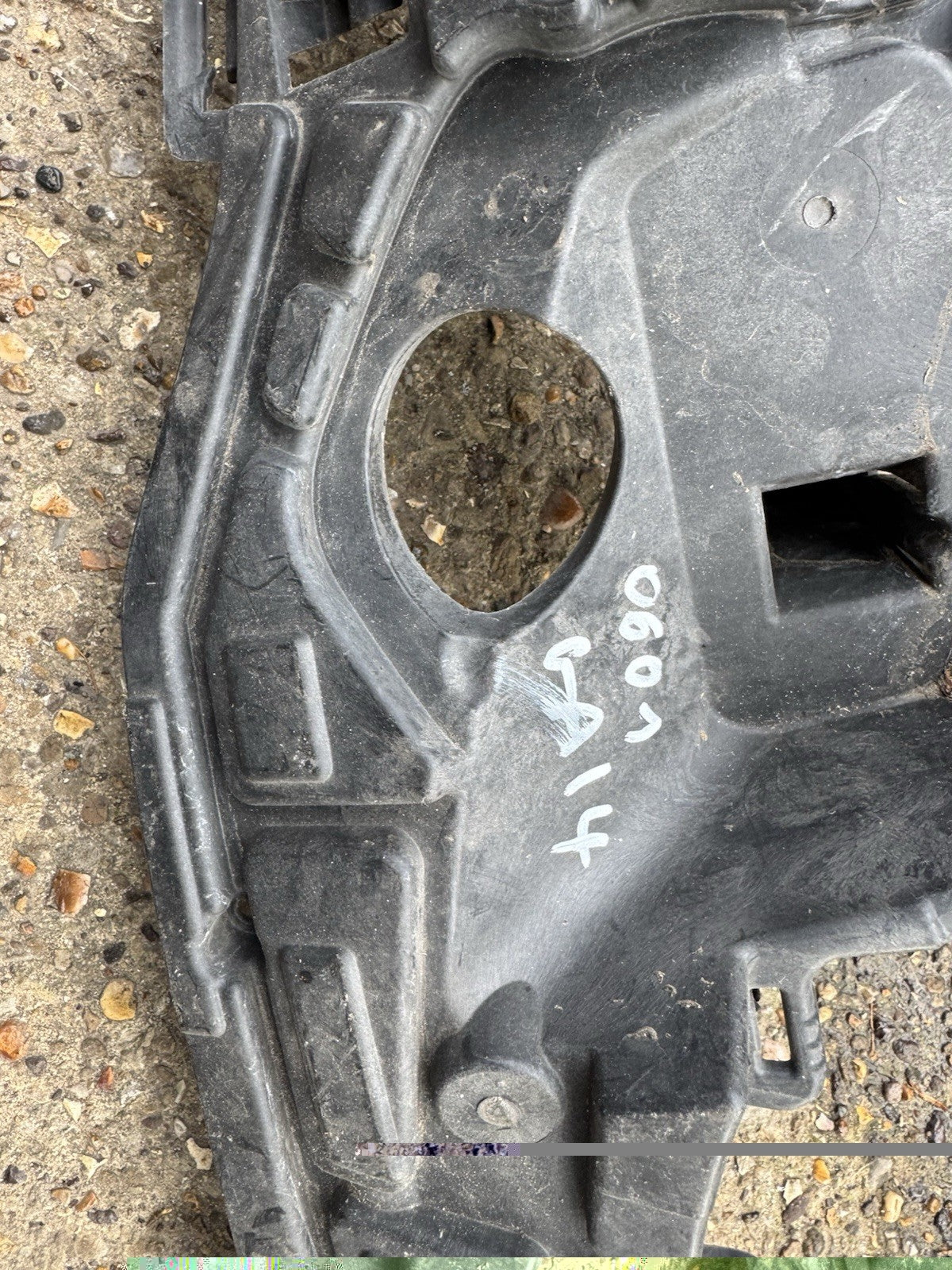 Volvo Dudukan nosel washer lampu depan Kanan 32227397 ORIGINAL