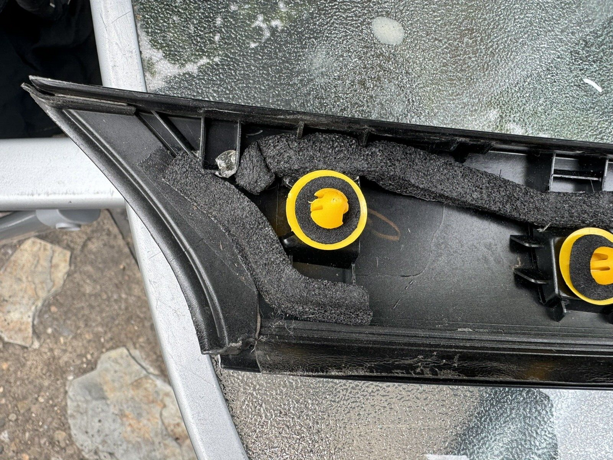 Kia Soul 前擋風玻璃 A 柱飾條 右側 86261-K0000
