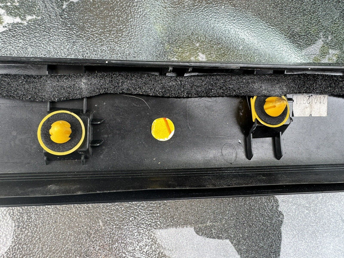 Kia Soul 前擋風玻璃 A 柱飾條 右側 86261-K0000