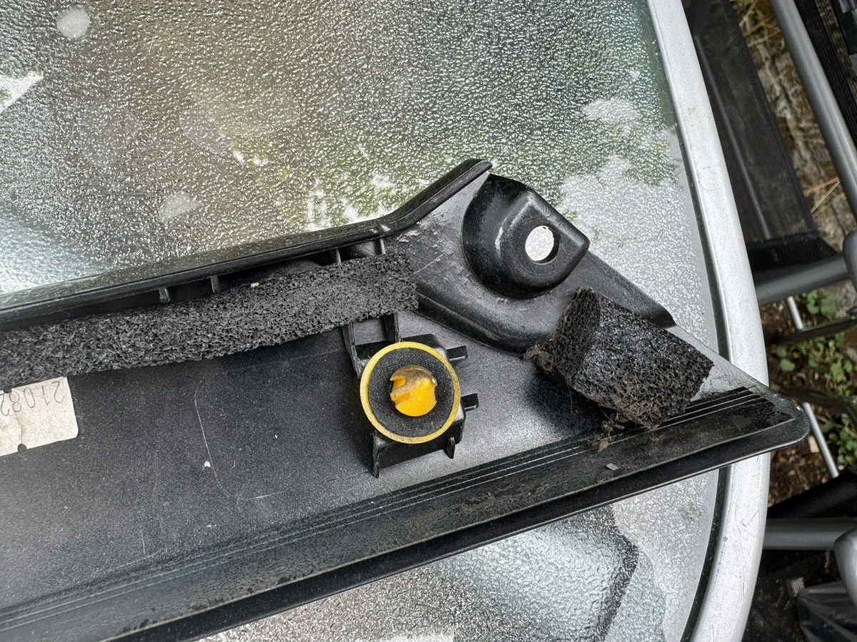 Kia Soul 前擋風玻璃 A 柱飾條 右側 86261-K0000