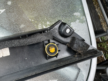Kia Soul 前擋風玻璃 A 柱飾條 右側 86261-K0000
