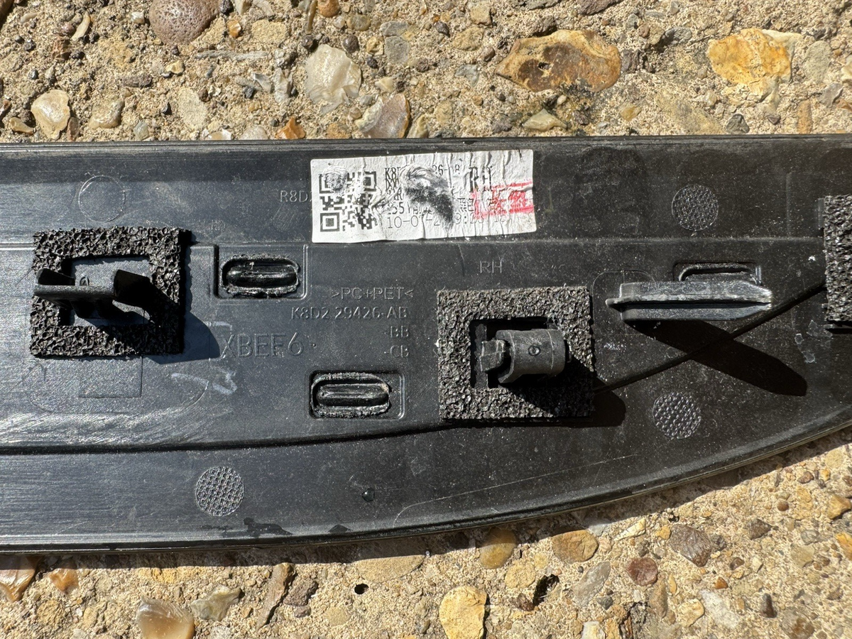 19-24 Range Rover Evoque L551 Front Right Trim K8D2-29426-AB Genuine
