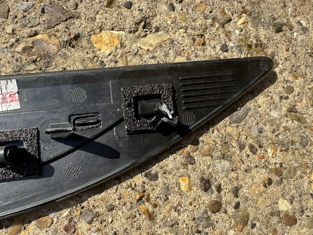 19-24 Range Rover Evoque L551 Front Right Trim K8D2-29426-AB Genuine