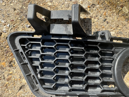 BMW 3 SERIES FRONT BUMPER GRILL RIGHT DRIVER SIDE 8062636 F30 F31