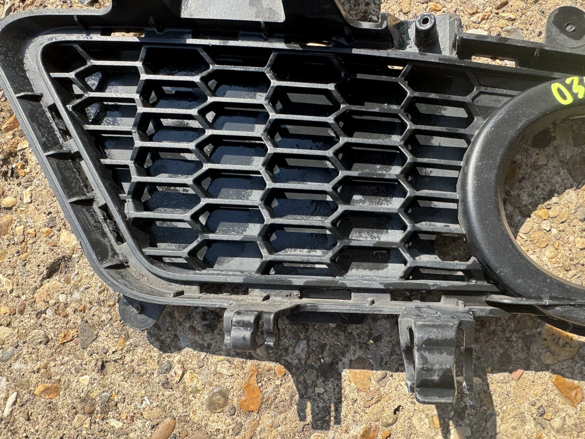 BMW 3 SERIES FRONT BUMPER GRILL RIGHT DRIVER SIDE 8062636 F30 F31
