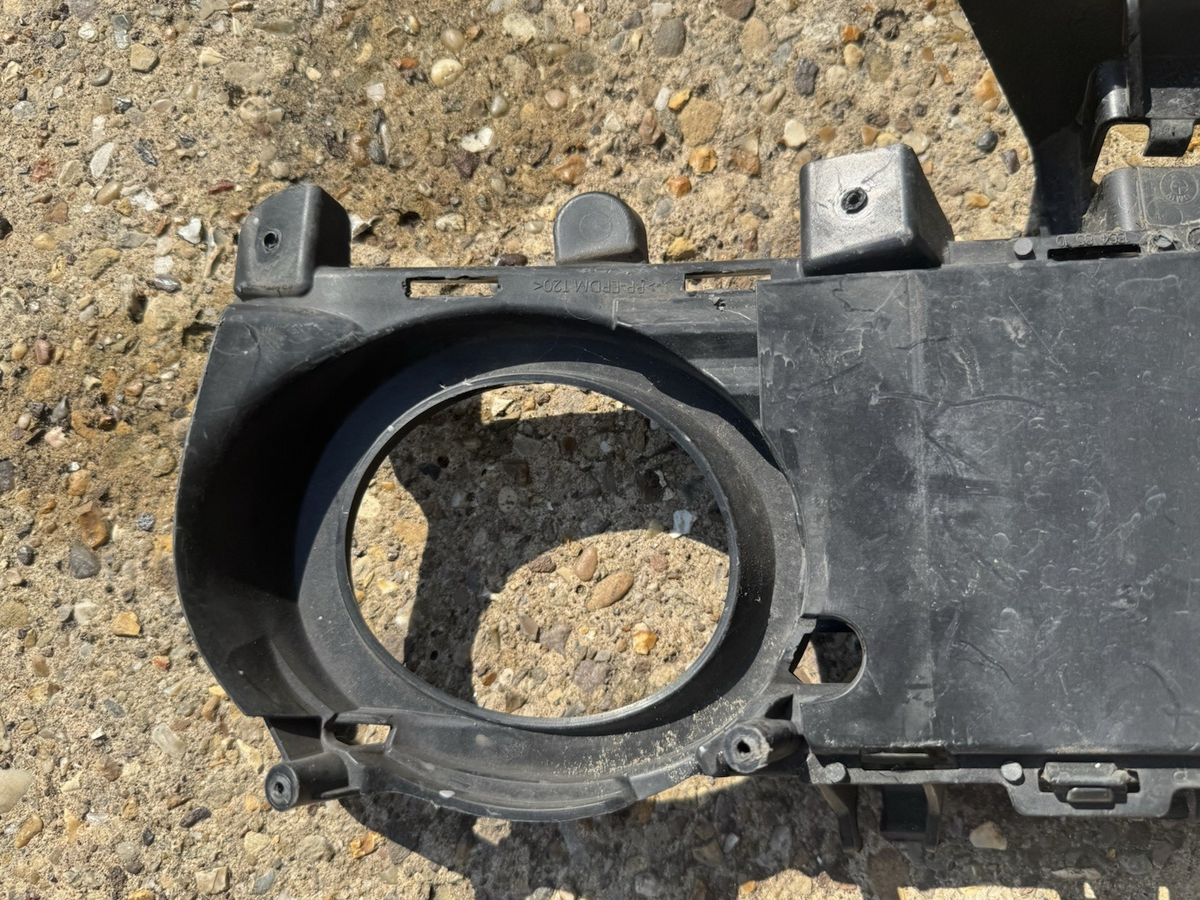 BMW 3 SERIES FRONT BUMPER GRILL RIGHT DRIVER SIDE 8062636 F30 F31