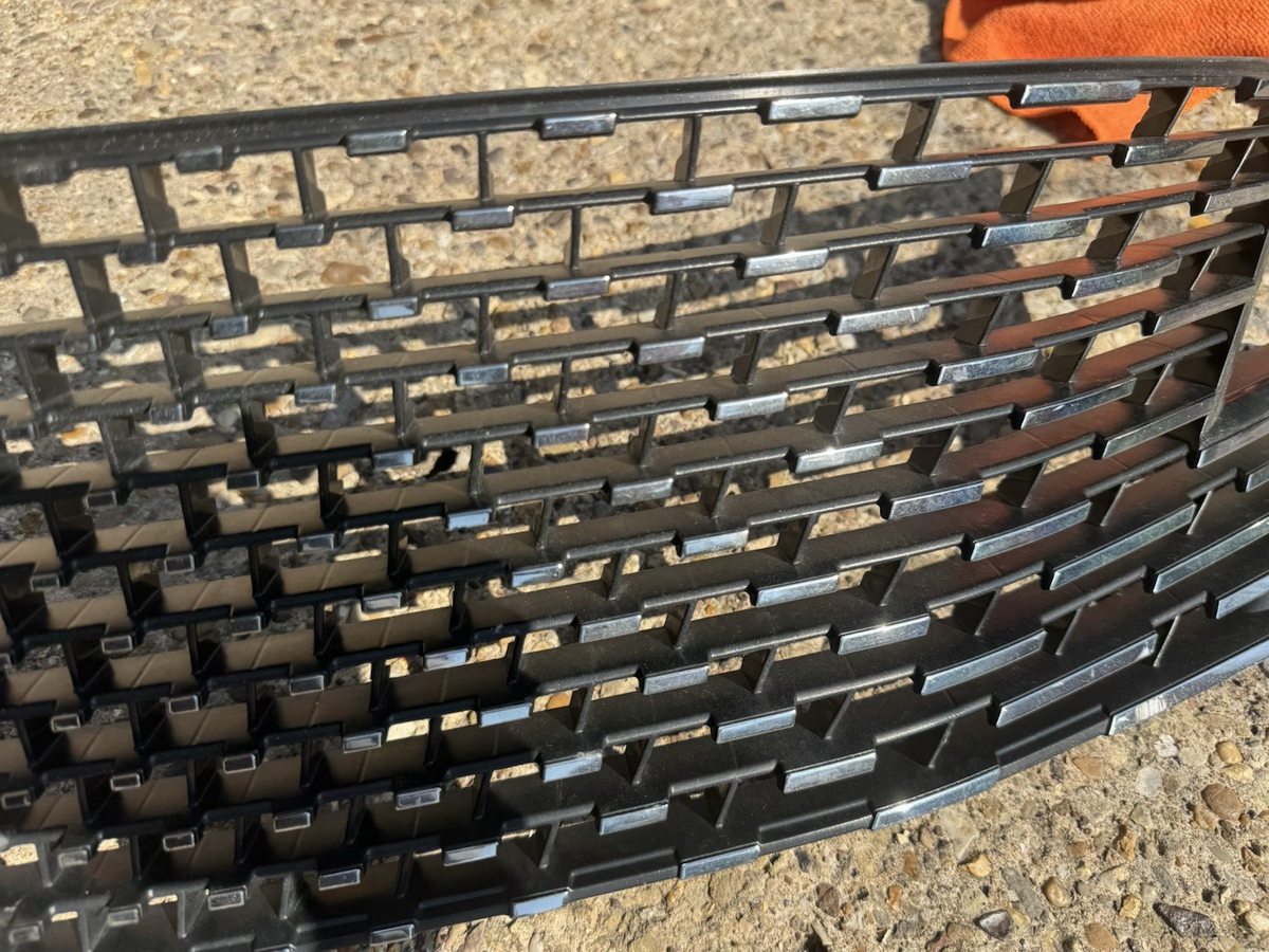 damaged ! PEUGEOT 3008 SUV P84 Radiator Grille 9836842277 2021 28329769