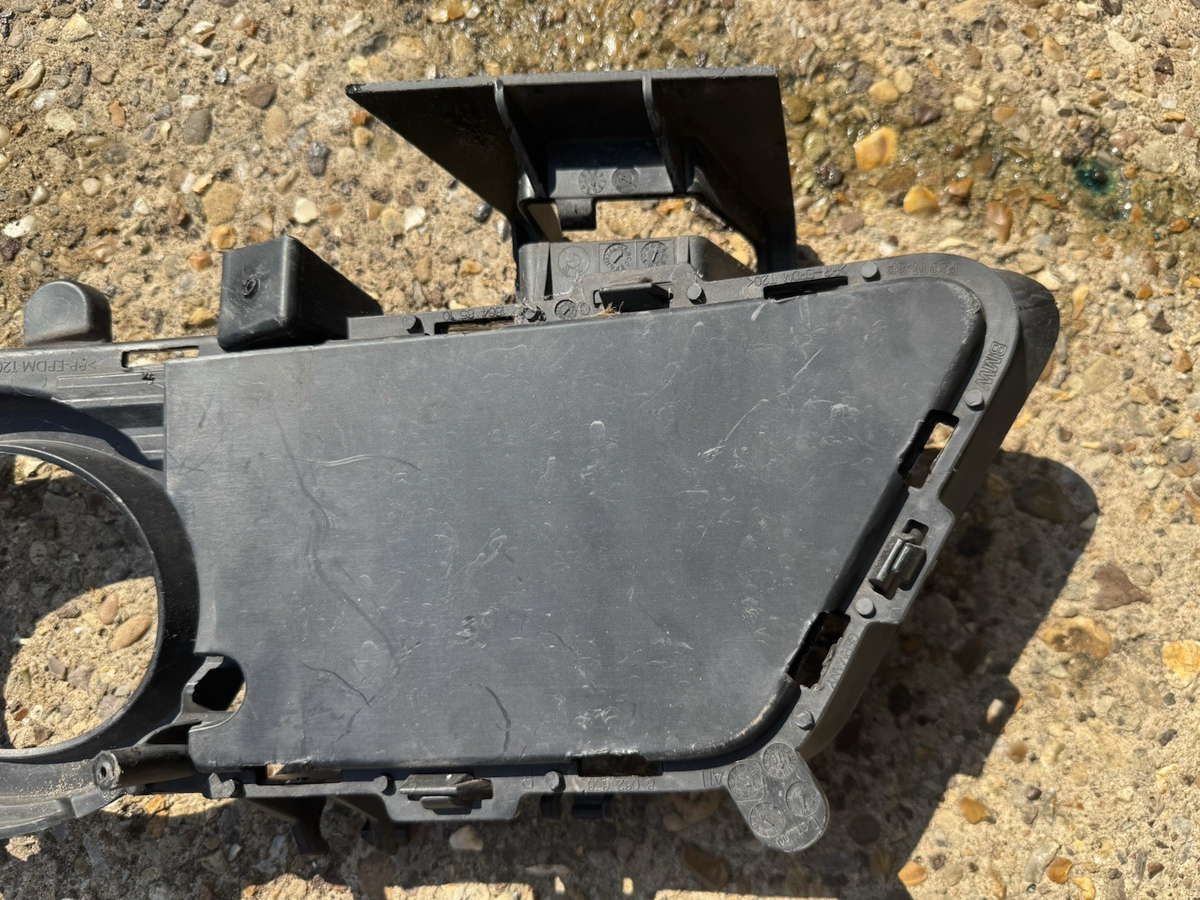 BMW 3 SERIES FRONT BUMPER GRILL RIGHT DRIVER SIDE 8062636 F30 F31