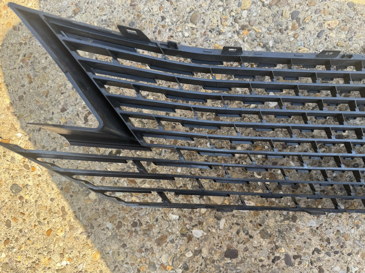 damaged ! PEUGEOT 3008 SUV P84 Radiator Grille 9836842277 2021 28329769