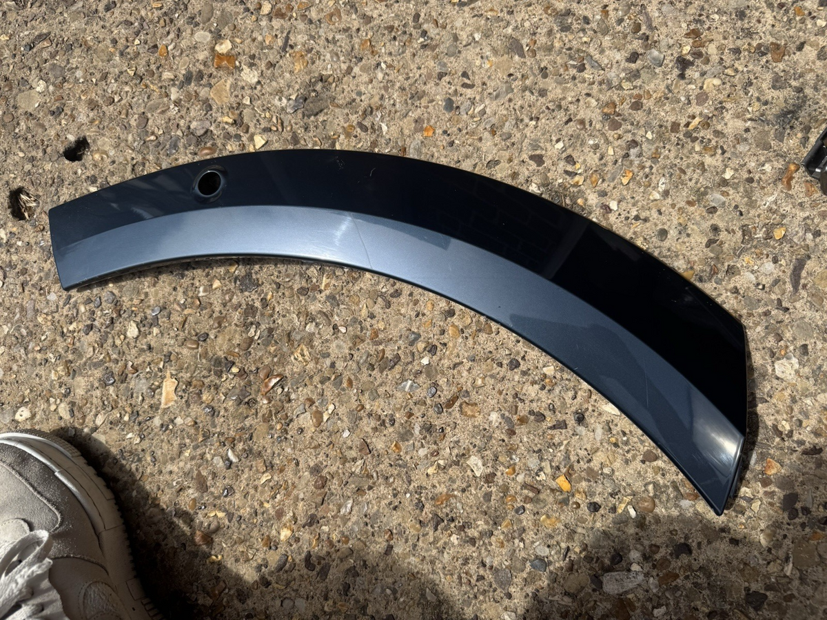 GENUINE Volvo XC60 Front Left Wheel Arch 31650202