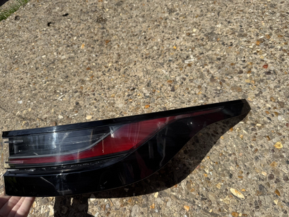 DAMAGED  R8D2-13404-A LR Range Rover Evoque L551 (2024) Right Rear Outer Light