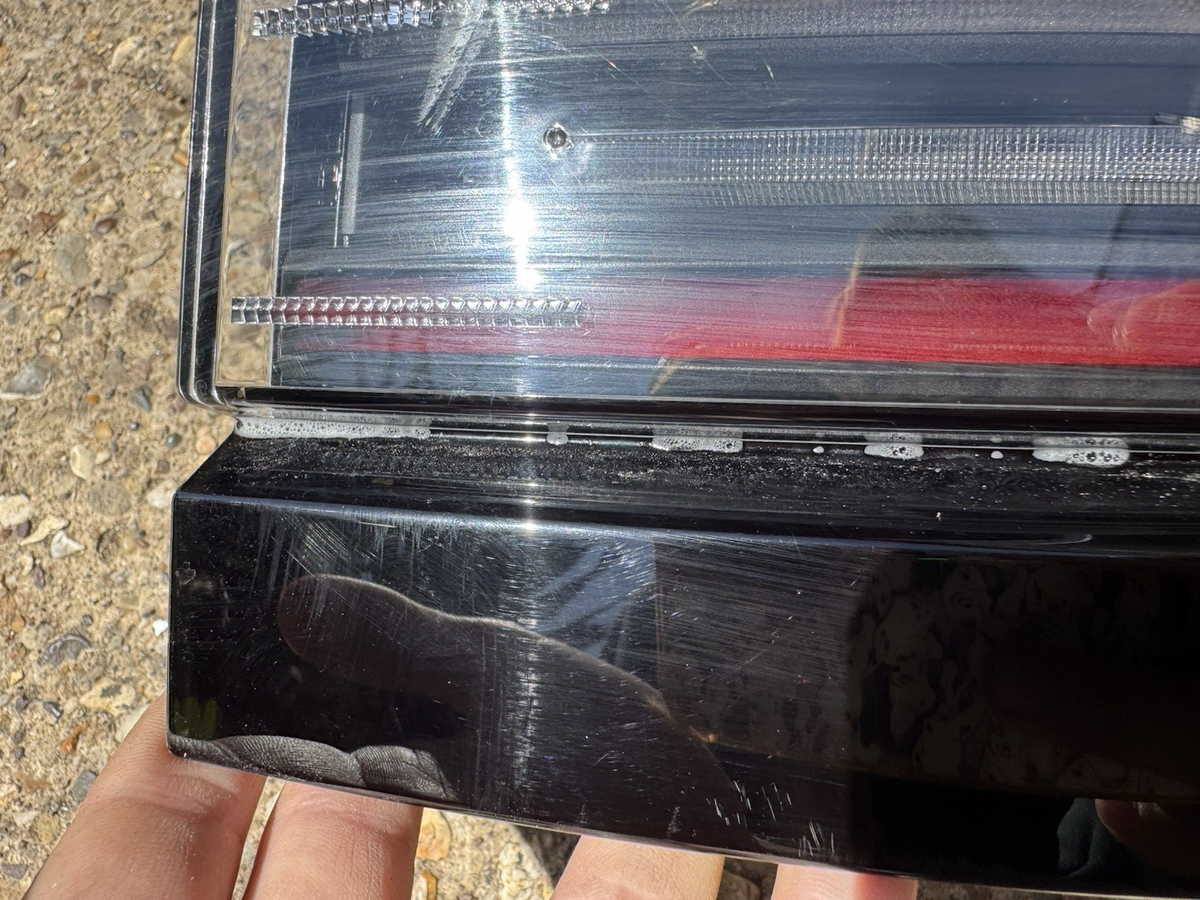 DAMAGED  R8D2-13404-A LR Range Rover Evoque L551 (2024) Right Rear Outer Light