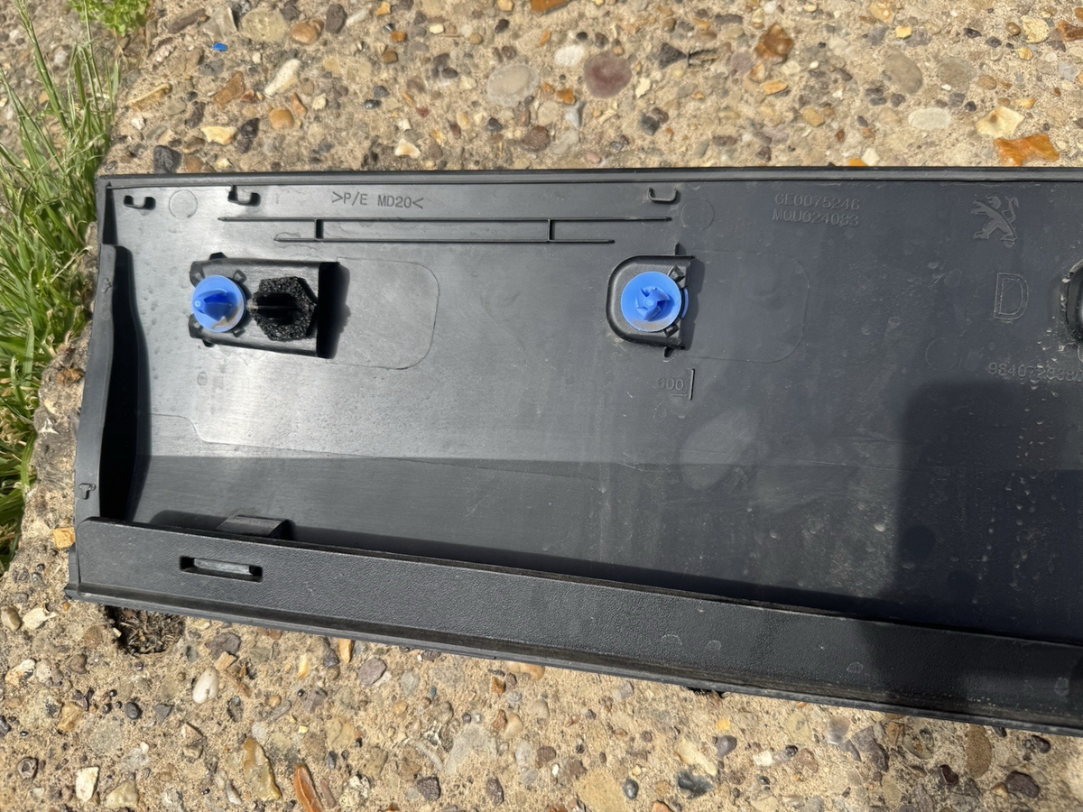 Peugeot 408 Front Right Door Trim 9840728380 1.20 Petrol 2023 30192025