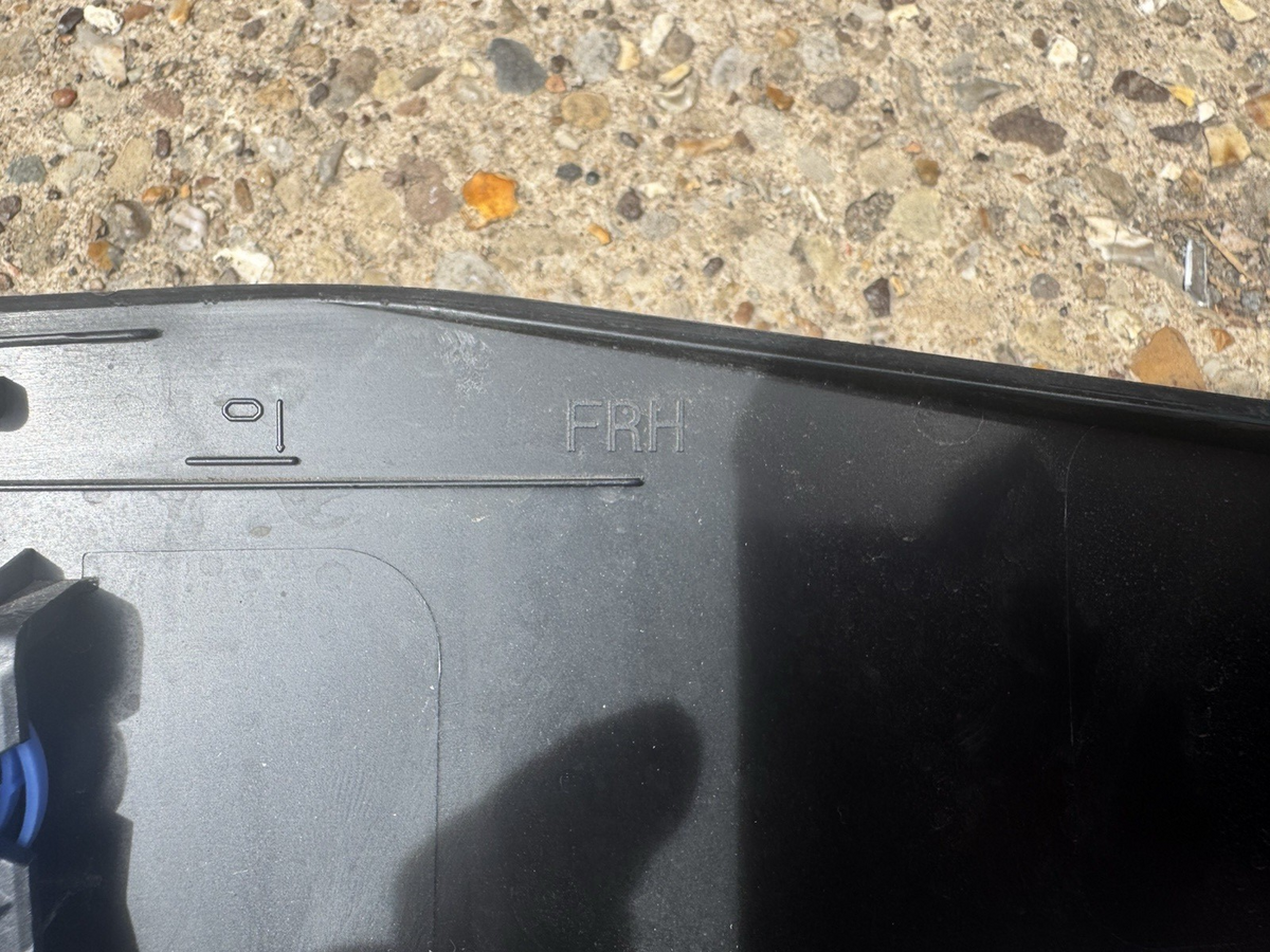 Peugeot 408 Front Right Door Trim 9840728380 1.20 Petrol 2023 30192025