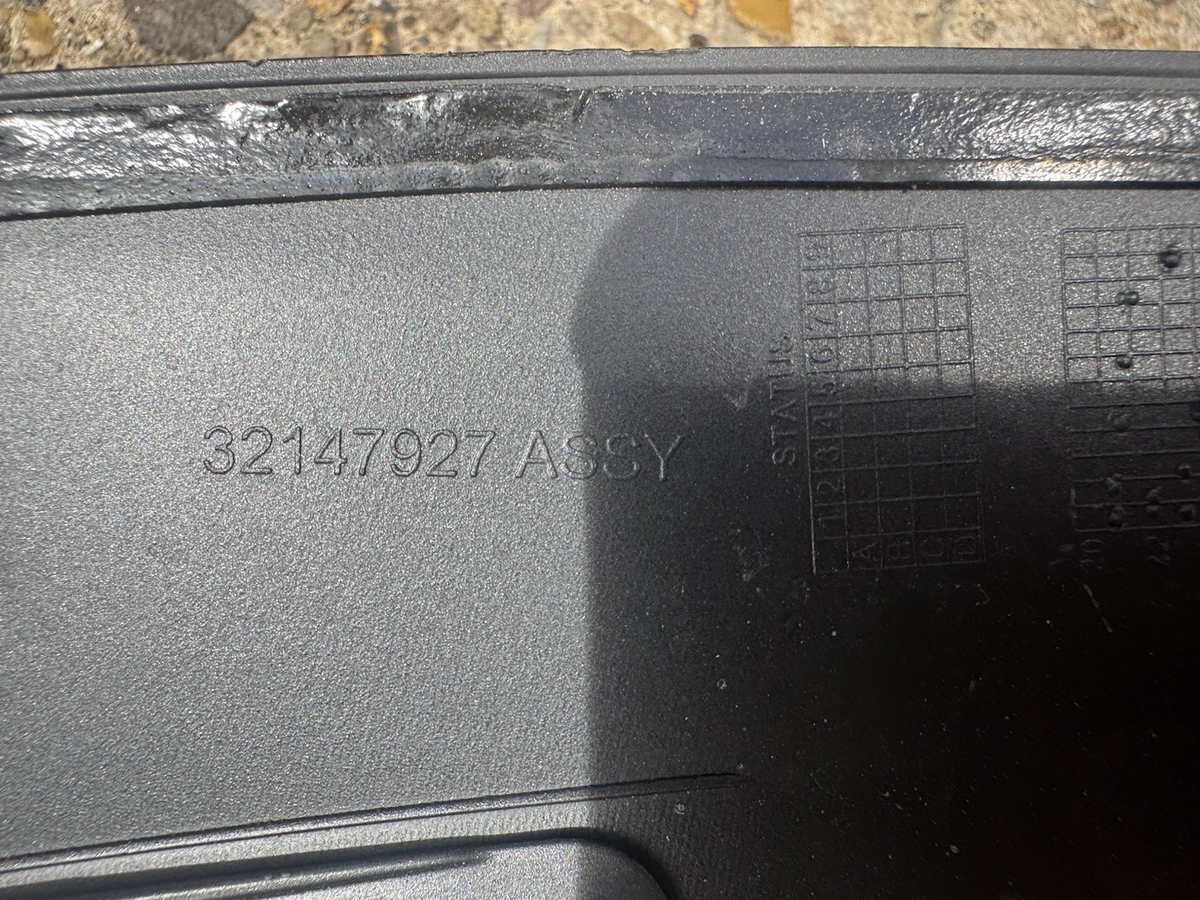 GENUINE Volvo XC60 Front Left Wheel Arch 31650202