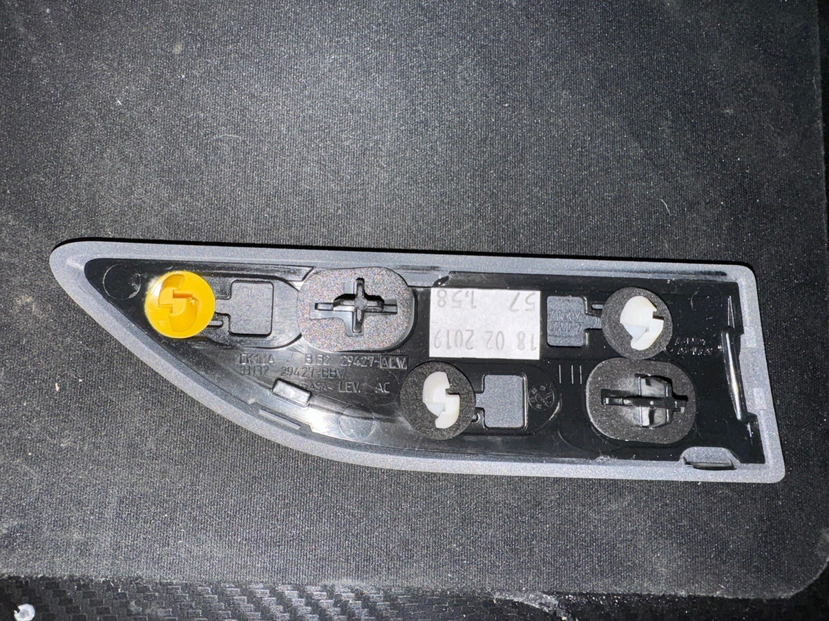อะไหล่แท้ RANGE ROVER EVOQUE L538 คิ้วประตูหน้า LH 2011-2018 BJ3229427BBW
