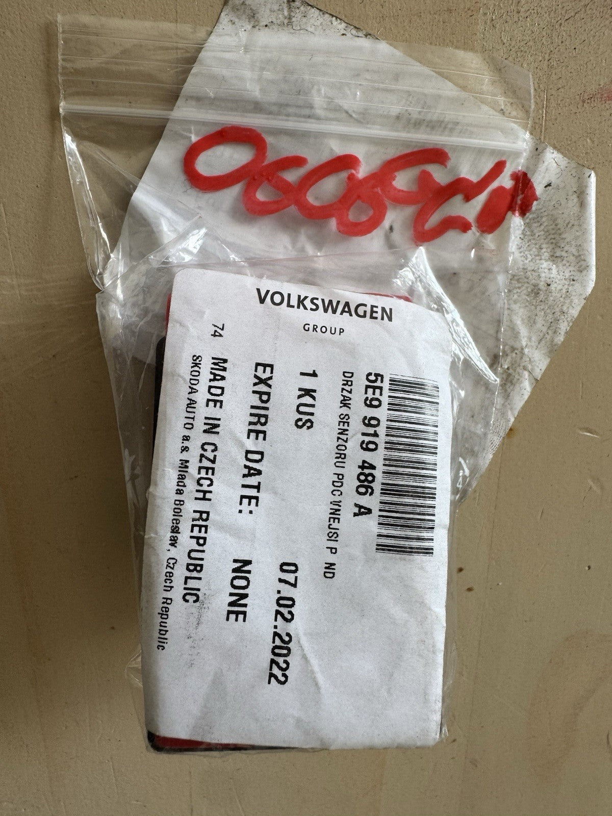 New SKODA OCTAVIA 5E MK3 Rear Right Outer Park Sensor Bracket 5E9919486A
