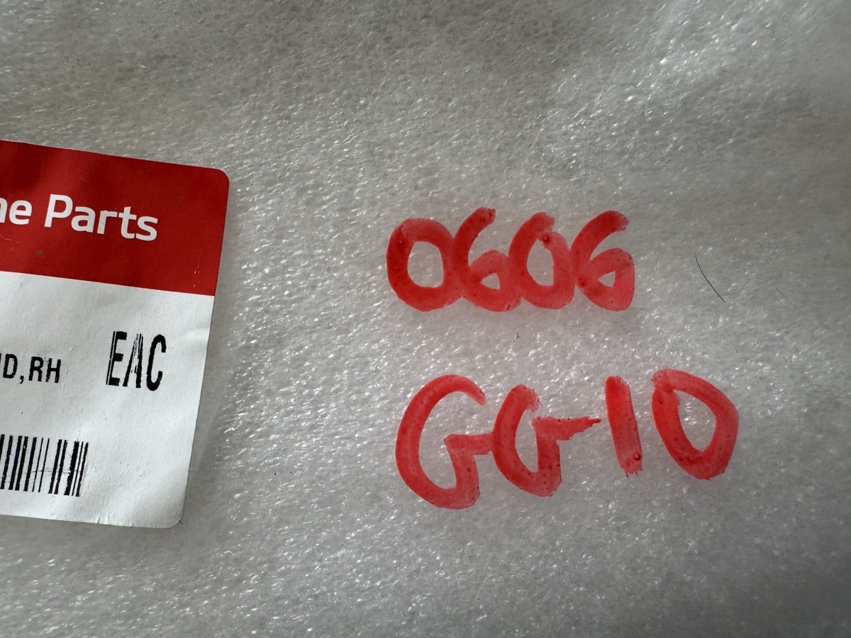 GENUINE KIA SPORTAGE 16-19 FRONT RIGHT DRIVER SIDE MUG SPLASH GUARD 86832-F1001