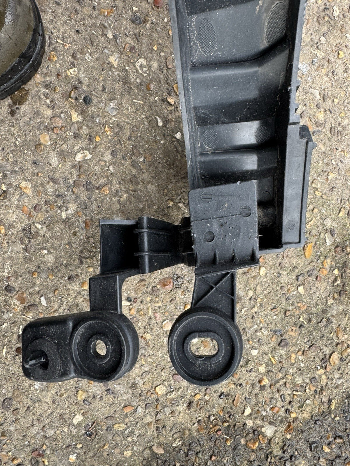 JAGUAR F-PACE X761 後保桿右側支架 HK83-17A881-AC