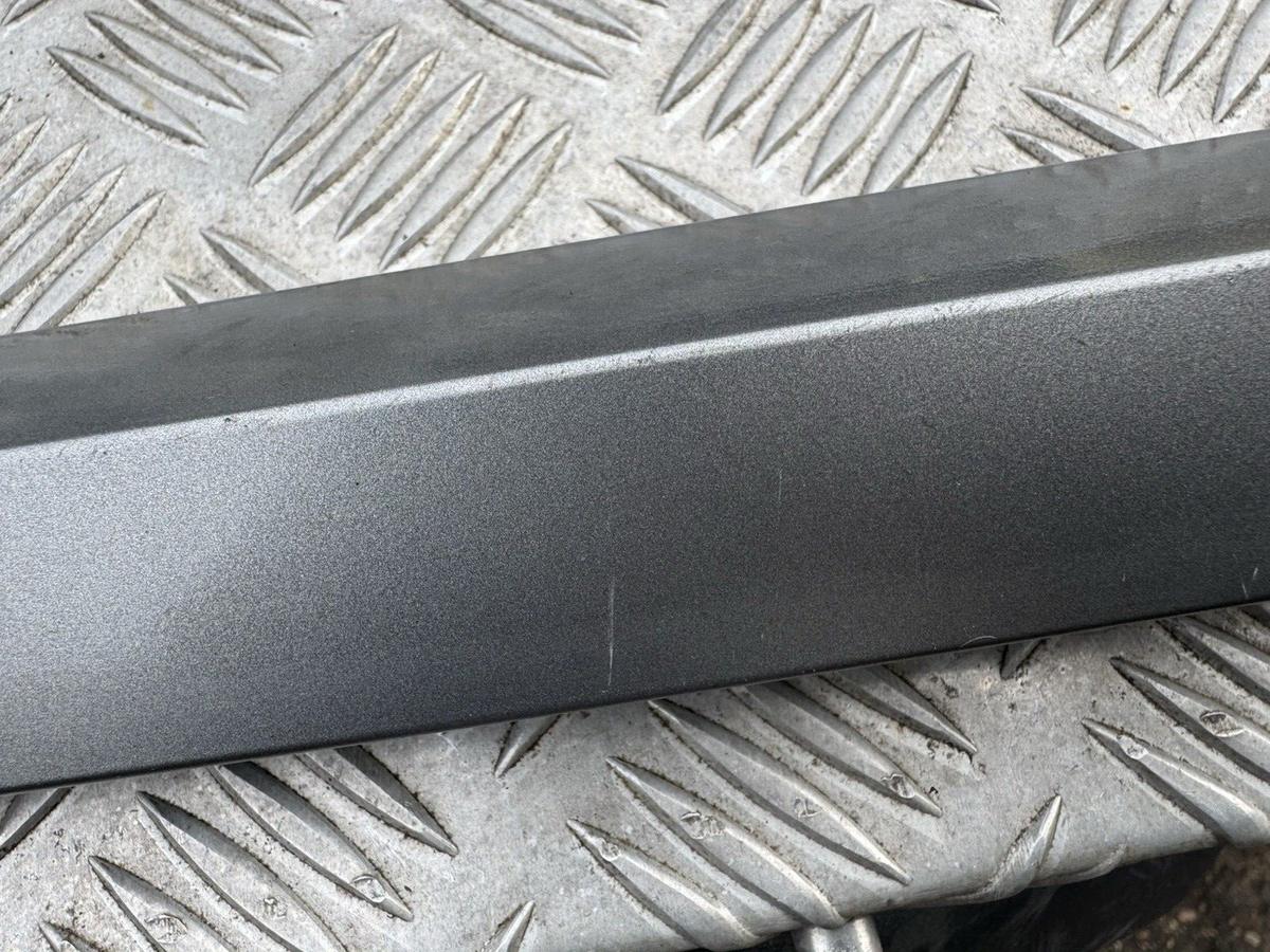 LAND ROVER DISCOVERY 5 FRONT GRILL TRIM L8B2-8L001-A L8B2-8L001-B REF J83U-48